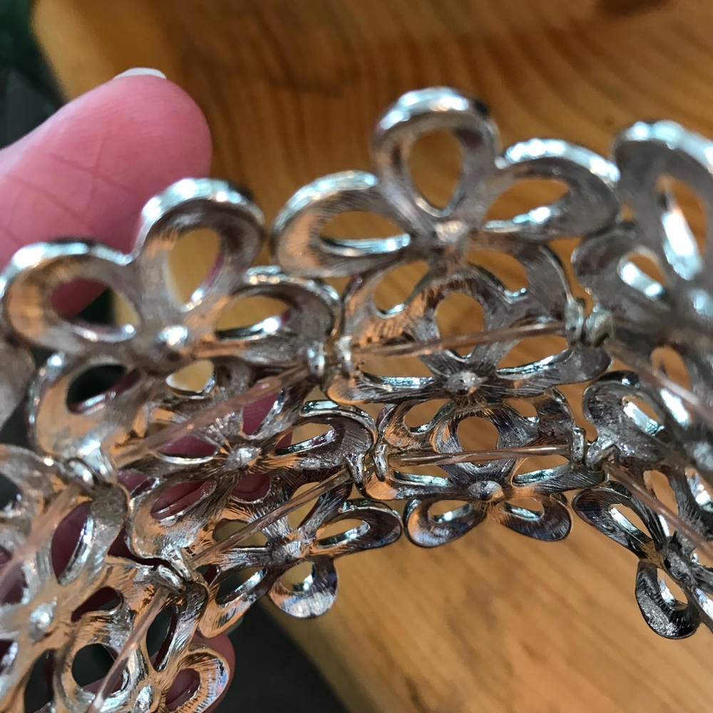 🌺🌺 4/$25! Silver Tone Stretch Cuff Bracelet - Picture 4 of 6
